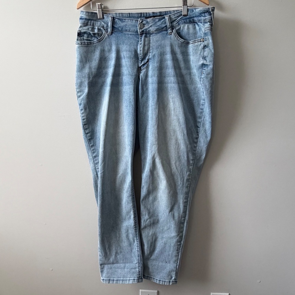 Judy Blue Los Angeles Light Wash Straight Leg Jeans 16W JB88938 MD-CO Stretch